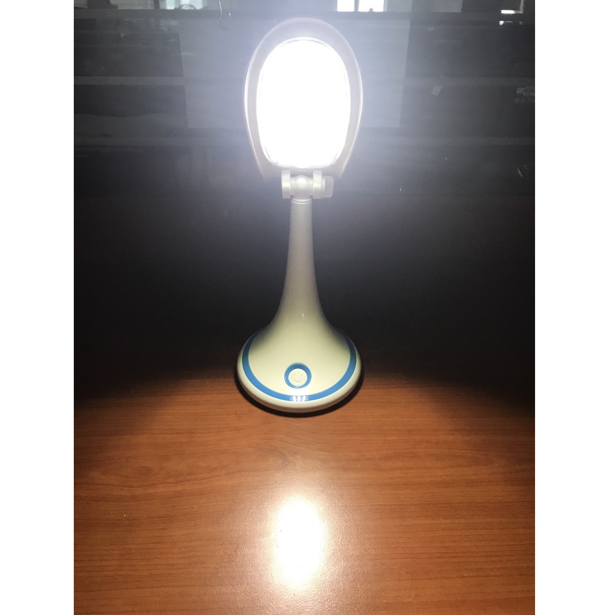 Đèn bàn LED Comet CT173B