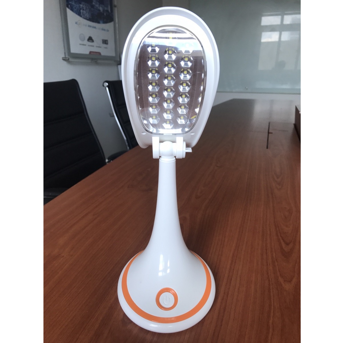 Đèn bàn LED Comet CT173O