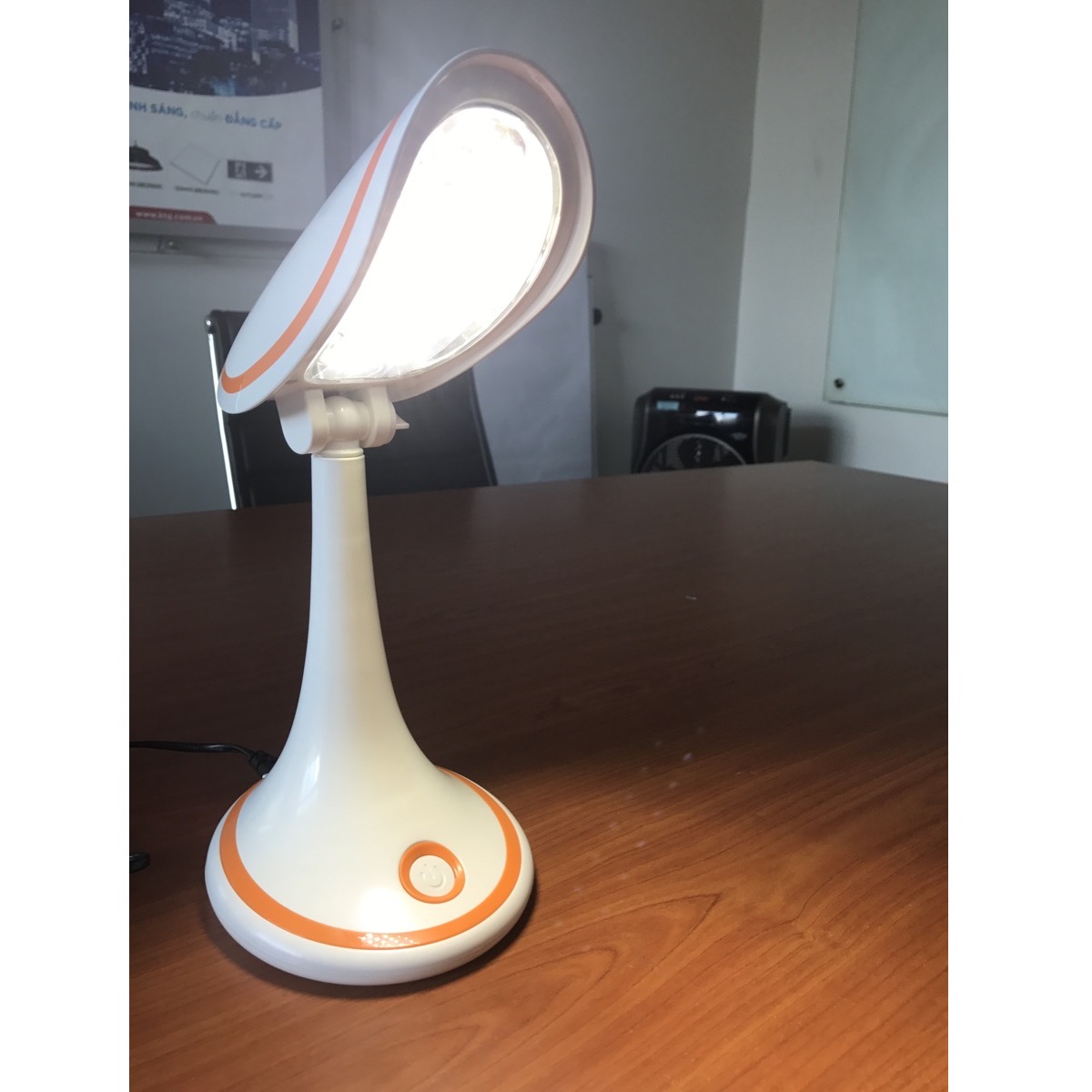 Đèn bàn LED Comet CT173O