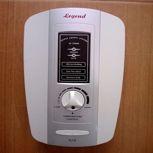 Máy tắm nước nóng Legend LE-7000E