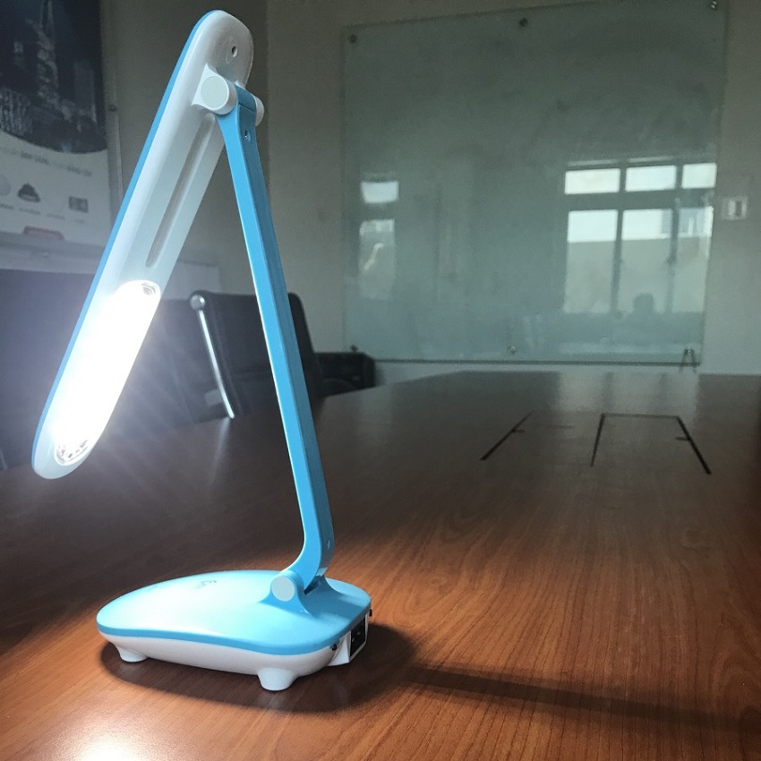 Đèn bàn LED Comet CT172B