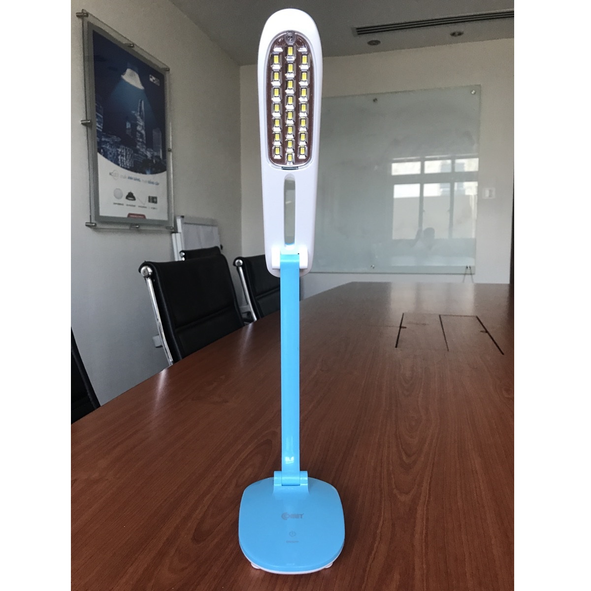 Đèn bàn LED Comet CT172B